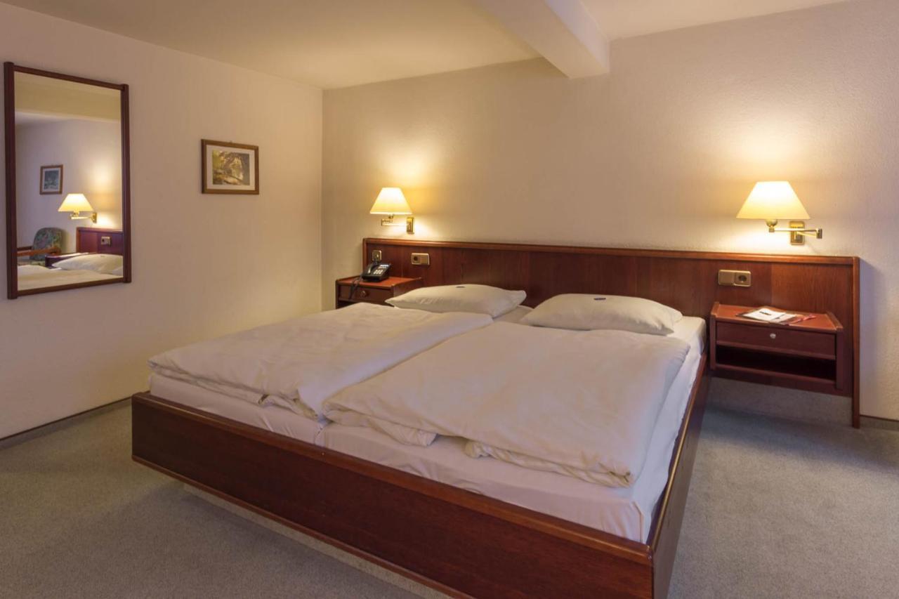 Hotel Altdeutsche Weinstuben Freyburg Bagian luar foto