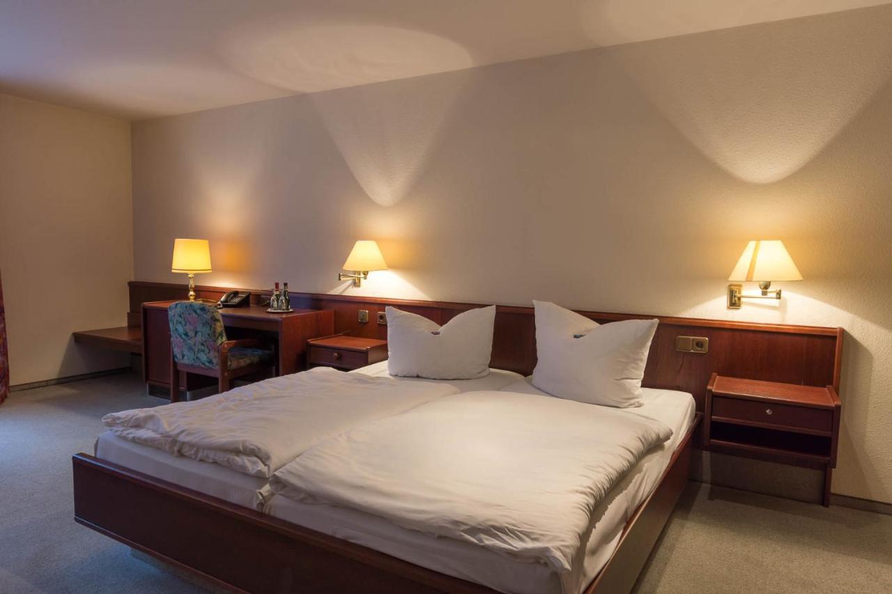 Hotel Altdeutsche Weinstuben Freyburg Bagian luar foto