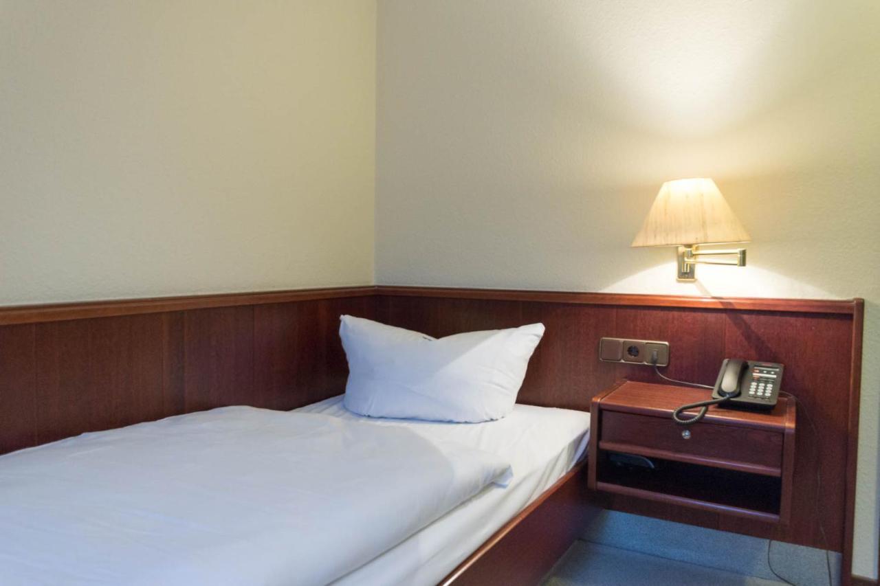 Hotel Altdeutsche Weinstuben Freyburg Bagian luar foto
